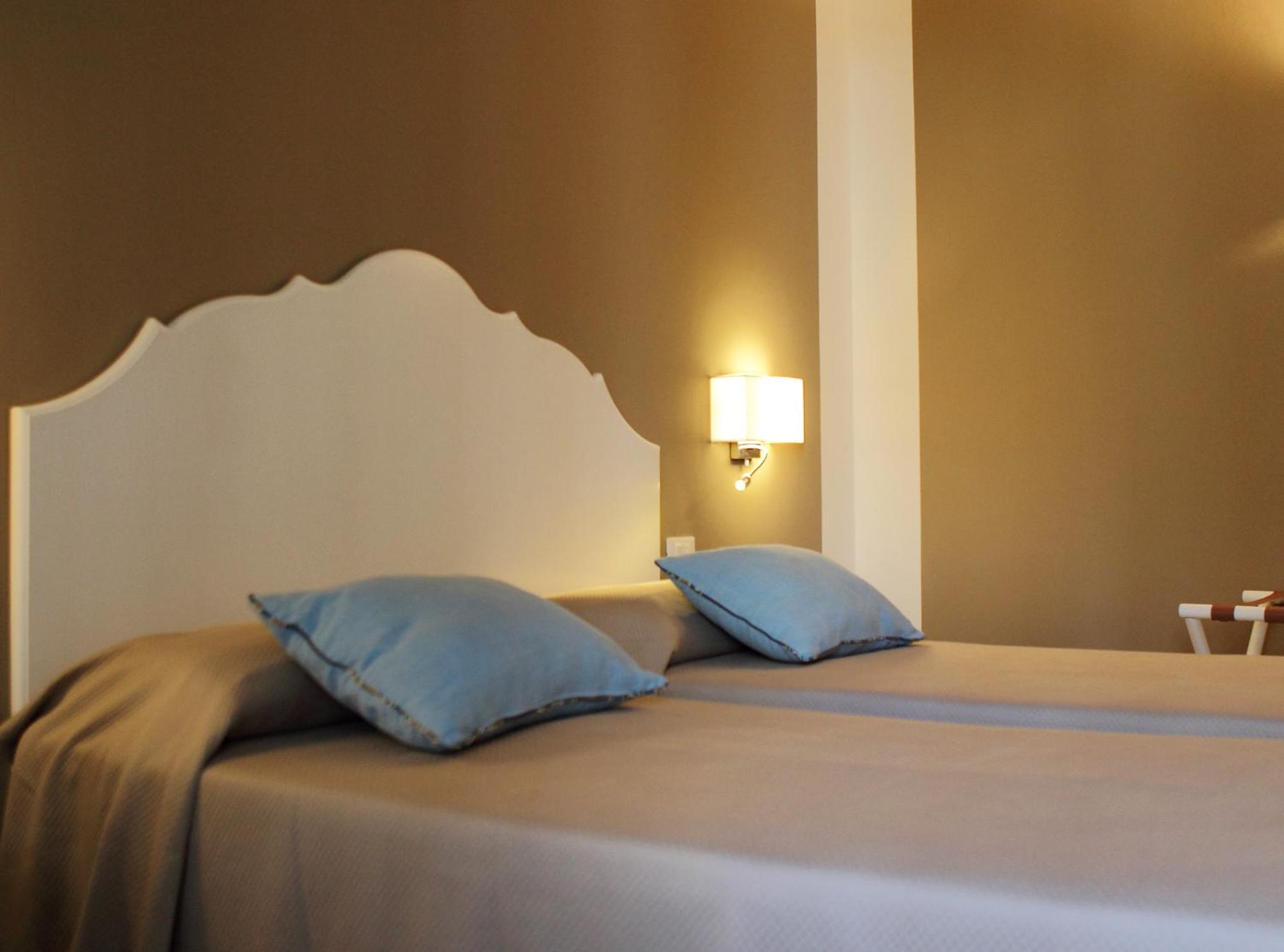 Aegusa Hotel Φαβινιάνα Δωμάτιο φωτογραφία
